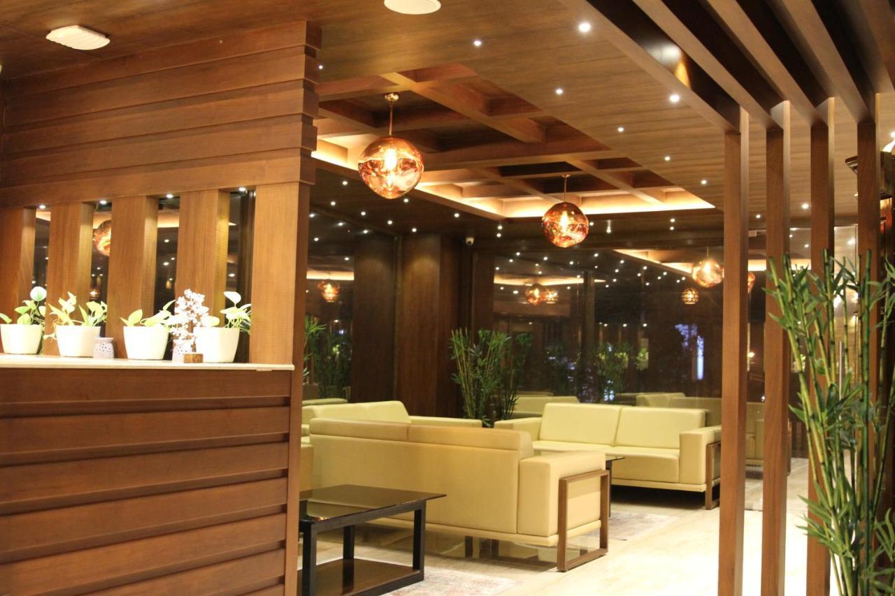 Retrieve Health & Wellness Hotel Kochi Bagian luar foto