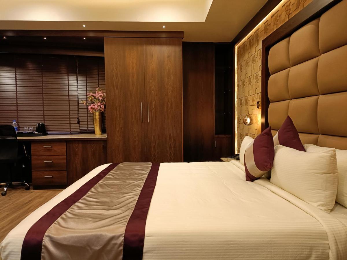 Retrieve Health & Wellness Hotel Kochi Bagian luar foto