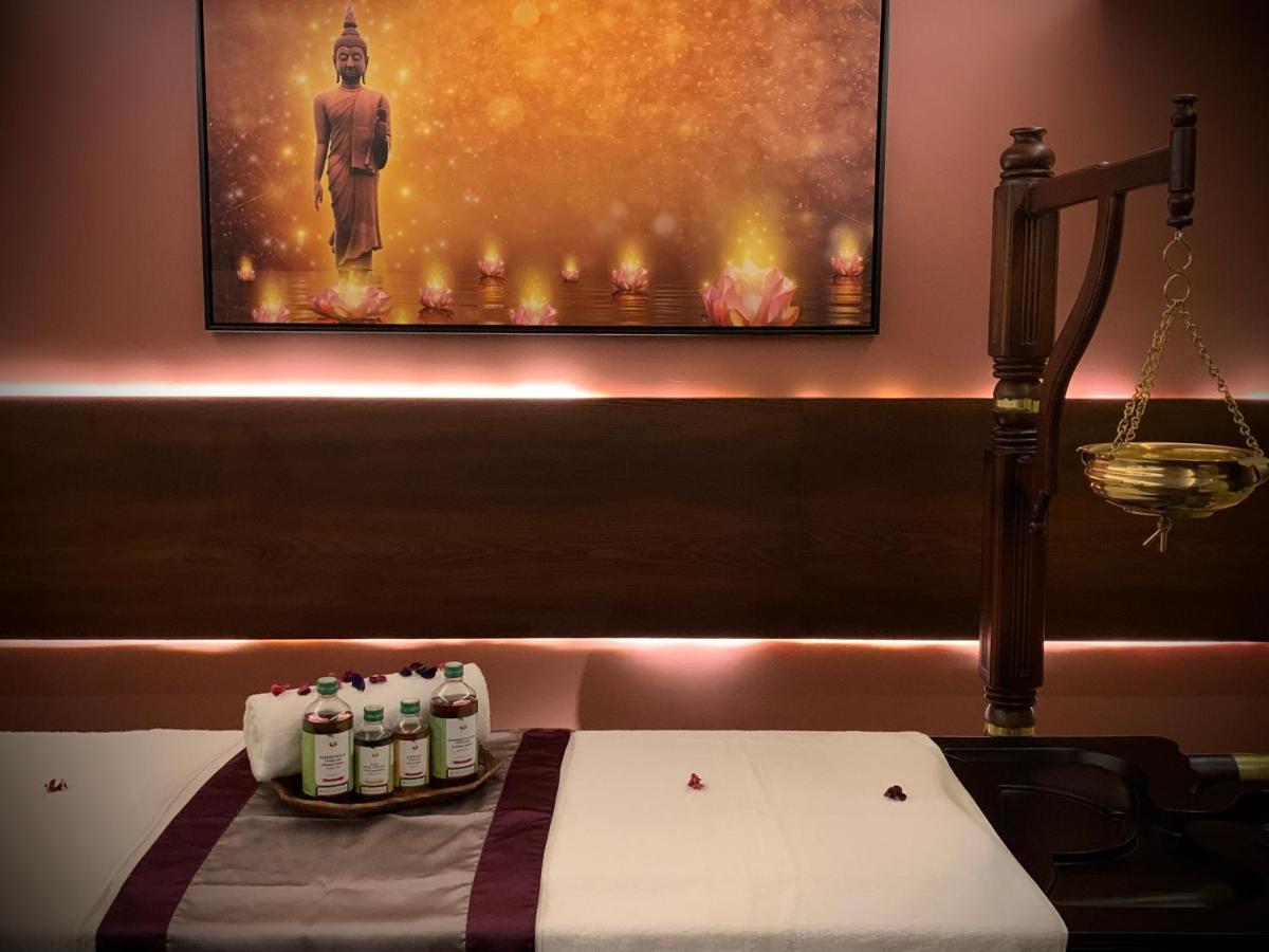 Retrieve Health & Wellness Hotel Kochi Bagian luar foto