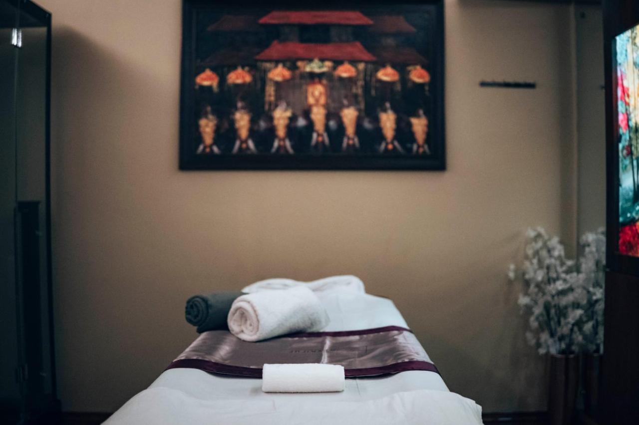 Retrieve Health & Wellness Hotel Kochi Bagian luar foto